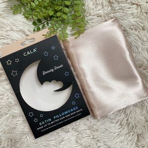 🎉HP🎉 Cala Satin Pillowcase Standard Size 💗 Ivory